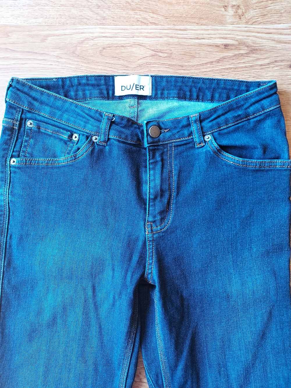 Duer Women’s Straight Leg Slim Jeans in Dark Blue - Picture 3 of 9